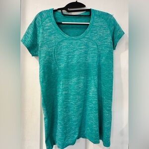 Lululemon Run: Swiftly Tech Short Sleeve Scoop- Size 10- Heathered Blue Tropics